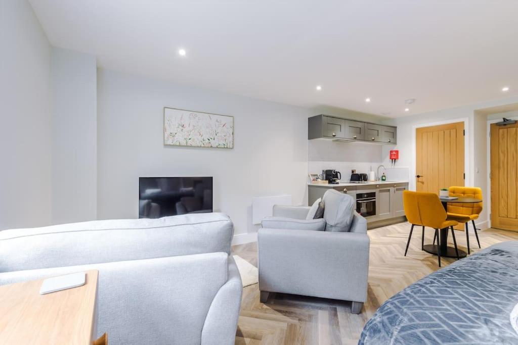 Rock Mill - Stunning * Stony Middleton