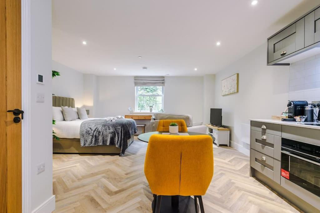 Rock Mill - Stunning * Stony Middleton
