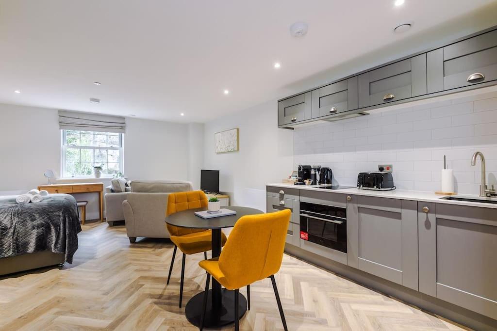 Rock Mill - Stunning * Stony Middleton
